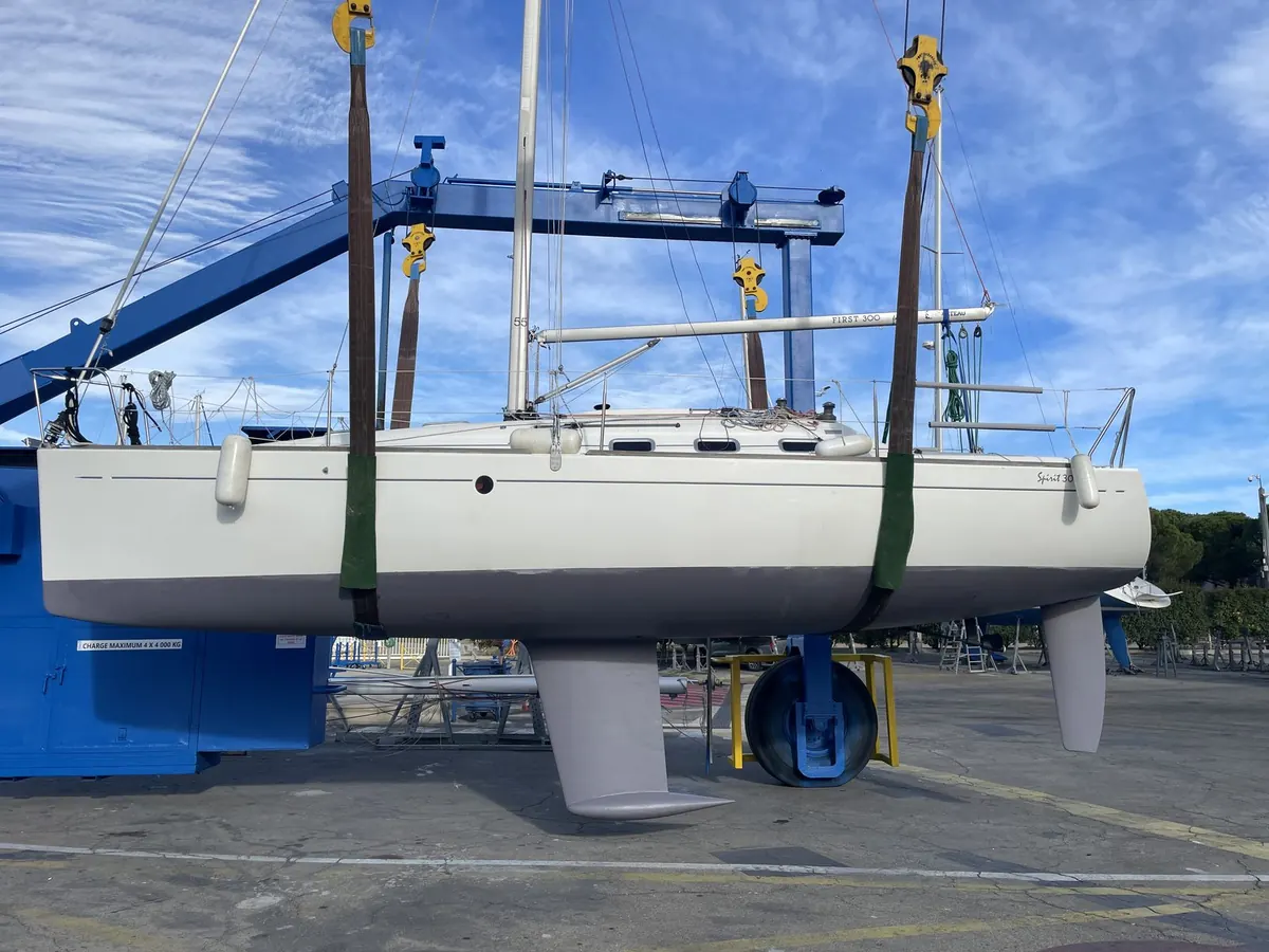 Carène refaite d’un First 300 Spirit